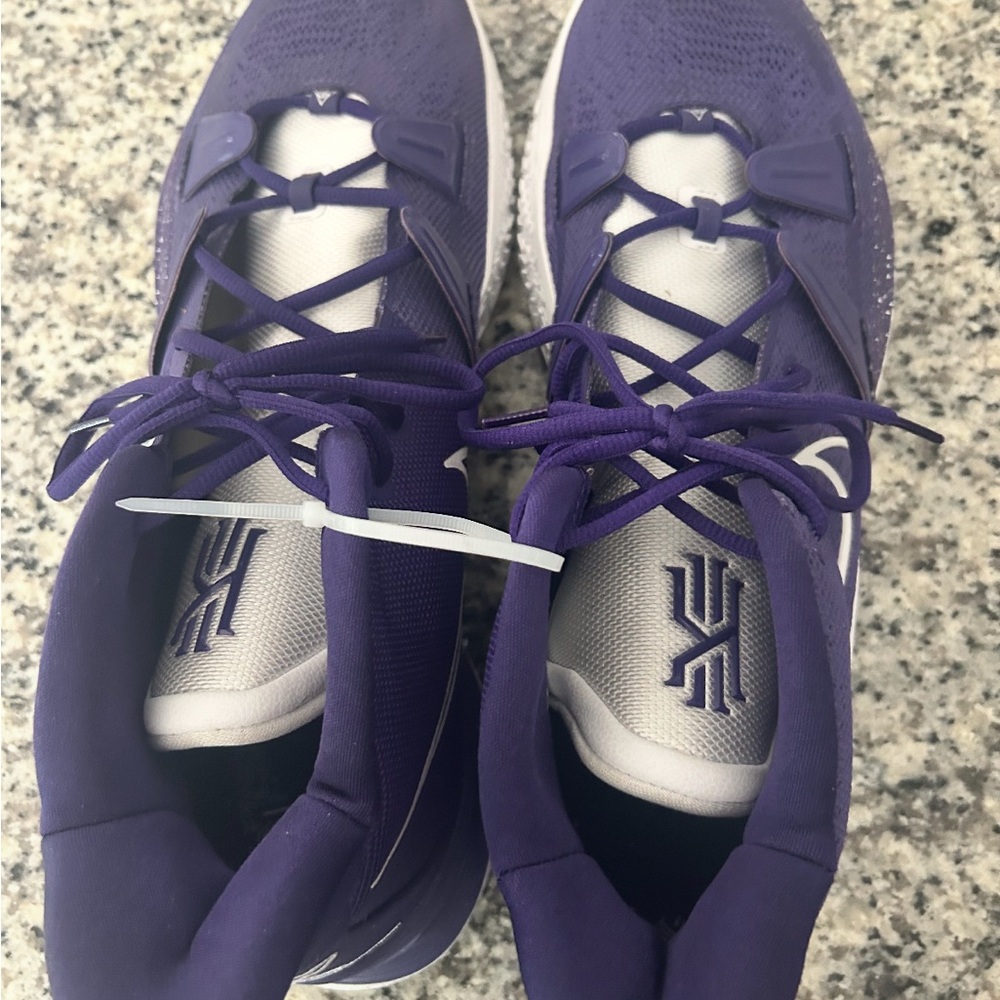 Nike Kyrie 7 TB 'New Orchid'
DM5042-501